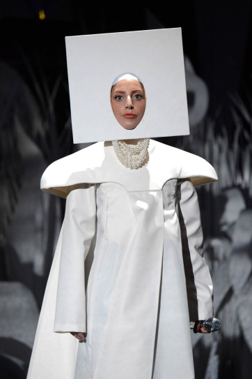 lady-gaga-vmas-2013-performance-2